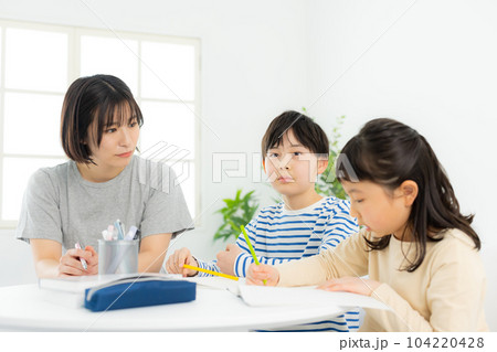 小学生　タブレット学習　　 104220428