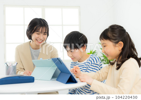 小学生 タブレット学習 小学生 タブレット学習 104220430