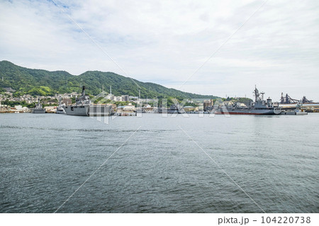 呉港を航行する船上から見る「アレイからすこじま」の風景 呉港を航行する船上から見る「アレイからすこじま」の風景 104220738
