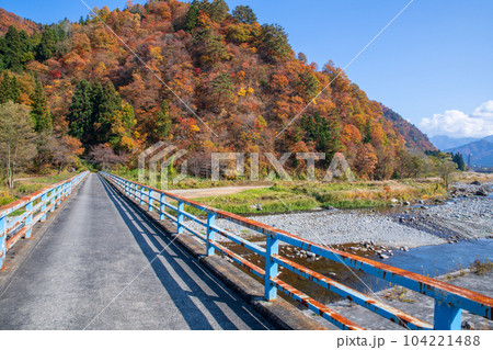 魚野川 神弁橋 秋景色 新潟県湯沢町 魚野川 神弁橋 秋景色 新潟県湯沢町 104221488