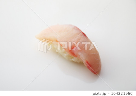 ハマチのにぎり寿司 104221966