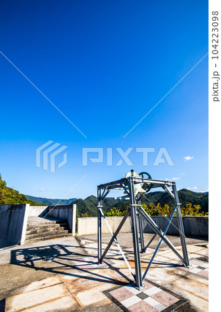 チャペルの鐘展望公園から﨑津集落の眺め　【熊本県天草市】 104223098