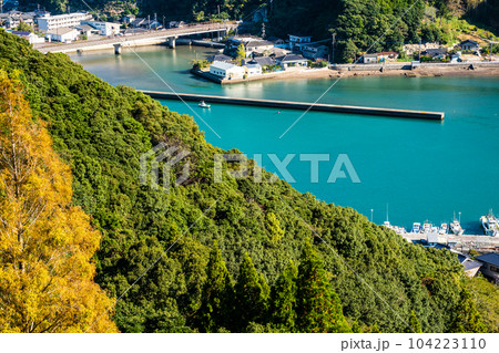 チャペルの鐘展望公園から﨑津集落の眺め 【熊本県天草市】 チャペルの鐘展望公園から﨑津集落の眺め 【熊本県天草市】 104223110