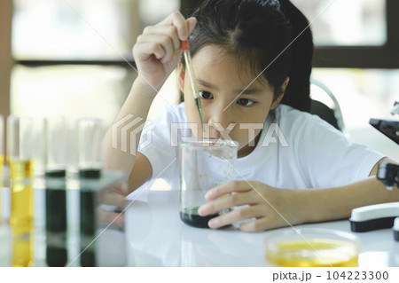 Little child with learning science class in school laboratory 104223300