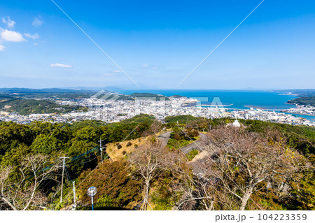十万山公園展望台から天草市街地の眺め 【熊本県天草市】 十万山公園展望台から天草市街地の眺め 【熊本県天草市】 104223359
