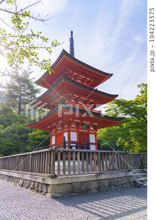 清水寺 新緑の子安塔 清水寺 新緑の子安塔 104223575