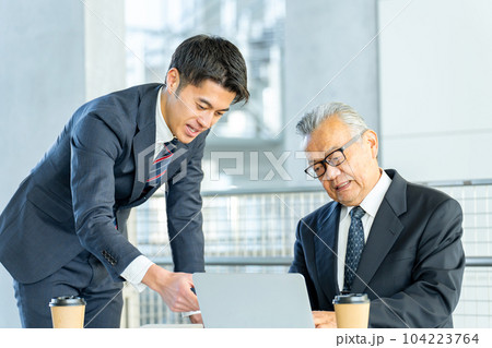 ビジネス　上司　部下 104223764