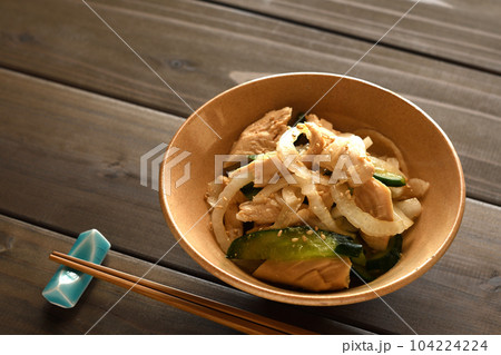 新玉ねぎと鶏ささみの和え物 新玉ねぎと鶏ささみの和え物 104224224