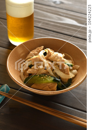 新玉ねぎと鶏ささみの和え物 104224225