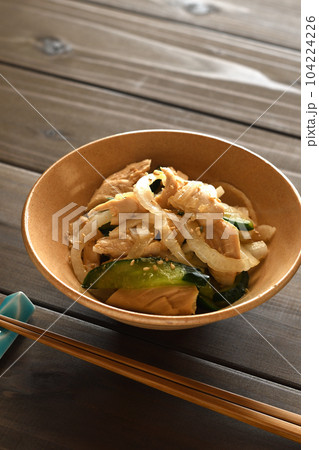 新玉ねぎと鶏ささみの和え物 新玉ねぎと鶏ささみの和え物 104224226