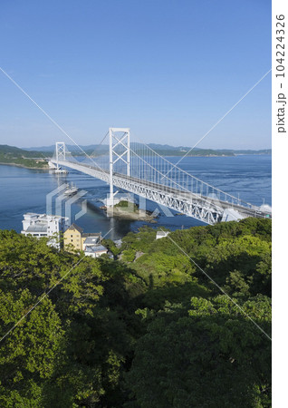 鳴門山展望台から眺める大鳴門橋 鳴門山展望台から眺める大鳴門橋 104224326