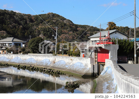 千葉 勝浦 丸ポストのある風景(興津海浜公園近くの民家前) 千葉 勝浦 丸ポストのある風景(興津海浜公園近くの民家前) 104224563