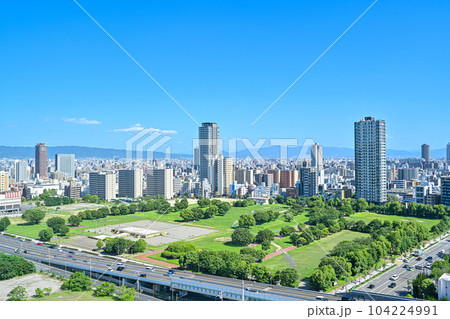 青空背景の難波宮跡（難波宮跡公園）　【大阪風景】 104224991