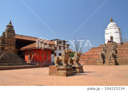 南アジアのネパール 首都カトマンドゥ郊外の世界遺産の古都バクタプル ダルバール広場のファシデガ寺院 南アジアのネパール 首都カトマンドゥ郊外の世界遺産の古都バクタプル ダルバール広場のファシデガ寺院 104225234