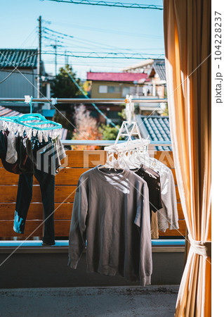 ベランダに干した洗濯物 ベランダに干した洗濯物 104228237