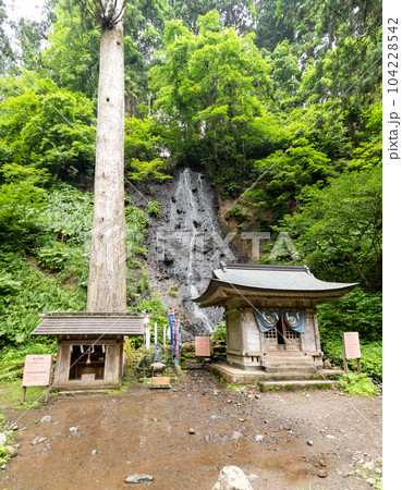出羽三山神社 羽黒山「須賀の滝」 in 山形県鶴岡市 104228542