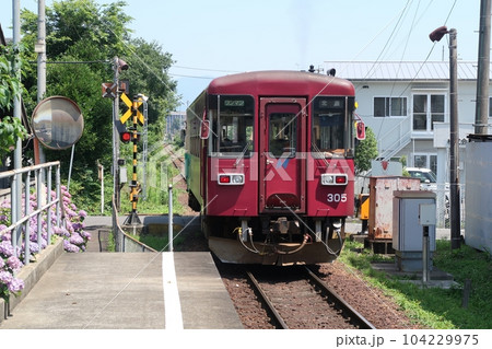 長良川鉄道せきてらす前駅を出た車両 長良川鉄道せきてらす前駅を出た車両 104229975