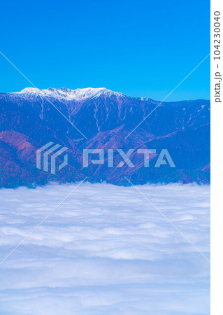 【雲海素材】秋の陣馬形山から眺める伊那谷の雲海【長野県】 【雲海素材】秋の陣馬形山から眺める伊那谷の雲海【長野県】 104230040