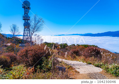【雲海素材】秋の陣馬形山から眺める伊那谷の雲海【長野県】 【雲海素材】秋の陣馬形山から眺める伊那谷の雲海【長野県】 104230046