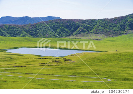 【熊本県】雄大な阿蘇カルデラの草千里ヶ浜 【熊本県】雄大な阿蘇カルデラの草千里ヶ浜 104230174