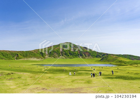 【熊本県】雄大な阿蘇カルデラの草千里ヶ浜 【熊本県】雄大な阿蘇カルデラの草千里ヶ浜 104230194
