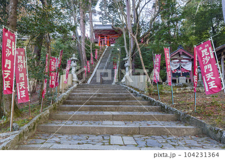 秋の京都山科 毘沙門堂 仁王門 秋の京都山科 毘沙門堂 仁王門 104231364