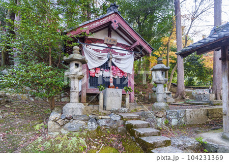 秋の京都山科 毘沙門堂 地蔵尊 秋の京都山科 毘沙門堂 地蔵尊 104231369