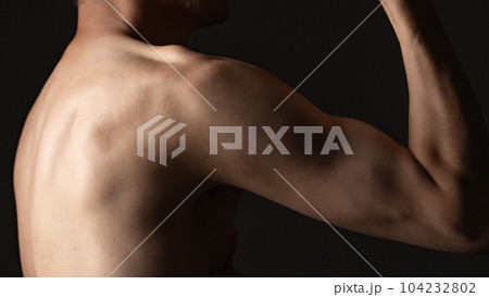 男性　筋肉　 104232802