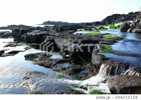 It is a beautiful scenery of the west coast of Jeju Island, a famous tourist destination in South Korea. 104233159
