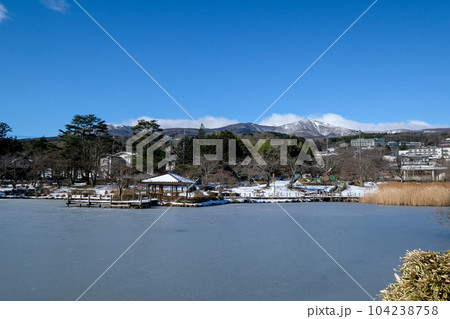 福島県 二本松市 冬 岳温泉 鏡ヶ池 福島県 二本松市 冬 岳温泉 鏡ヶ池 104238758