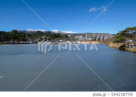 福島県 二本松市 冬 岳温泉 鏡ヶ池 福島県 二本松市 冬 岳温泉 鏡ヶ池 104238759