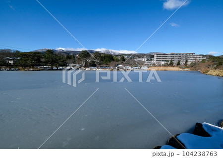 福島県　二本松市　冬　岳温泉　鏡ヶ池 104238763