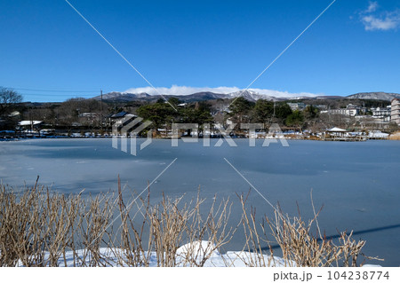 福島県　二本松市　冬　岳温泉　鏡ヶ池 104238774
