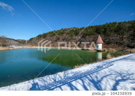 福島県　二本松市　冬　岳温泉　緑ヶ池 104238939