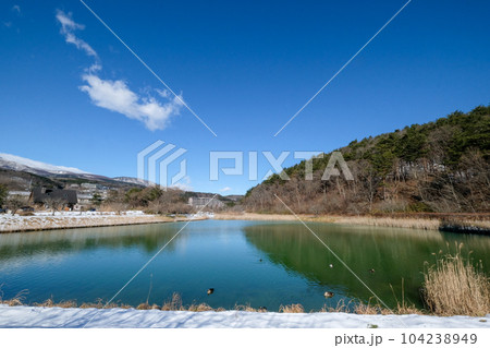 福島県　二本松市　冬　岳温泉　緑ヶ池 104238949