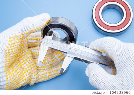 ノギスと部品 部品の測定作業 ノギスと部品 部品の測定作業 104238966