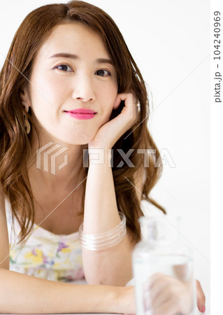 きれいな女性 104240969