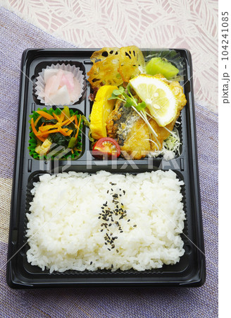 サバの揚げ焼き弁当 サバの揚げ焼き弁当 104241085