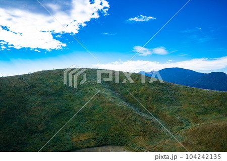 秋の大室山山上と天城山1　静岡県伊東市 104242135