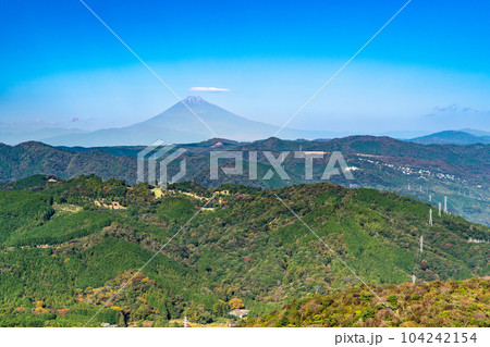 秋晴れの大室山から見た伊豆半島北部と富士山4 静岡県伊東市 秋晴れの大室山から見た伊豆半島北部と富士山4 静岡県伊東市 104242154