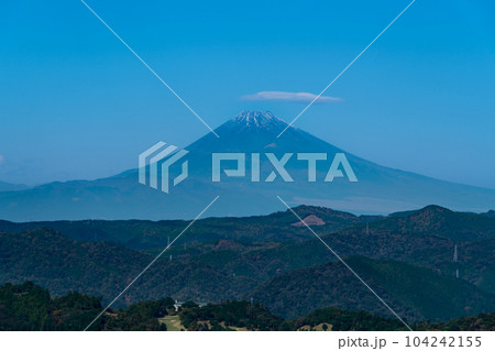 【世界遺産 富士山-信仰の対象と芸術の源】【日本百名山】秋晴れの大室山から見た富士山2 静岡県伊東市 【世界遺産 富士山-信仰の対象と芸術の源】【日本百名山】秋晴れの大室山から見た富士山2 静岡県伊東市 104242155
