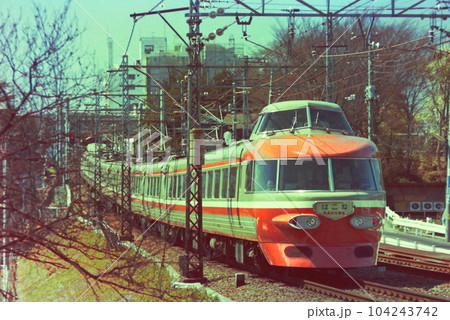 成城学園前にさしかかる下り「はこね」3100形NSE車、1976年3月21日 成城学園前にさしかかる下り「はこね」3100形NSE車、1976年3月21日 104243742