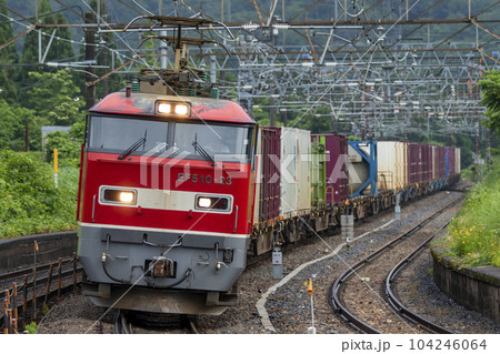 北陸本線を行く貨物列車01 北陸本線を行く貨物列車01 104246064