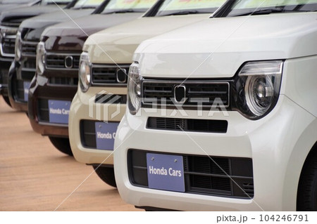 販売店に並ぶ車 ホンダN-WGN 販売店に並ぶ車 ホンダN-WGN 104246791