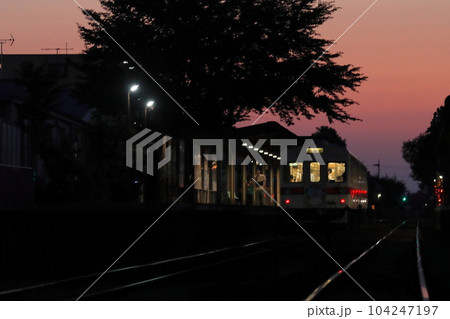 レトロな駅を後に発車する関東鉄道キハ310形気動車_2023/6/17撮影 レトロな駅を後に発車する関東鉄道キハ310形気動車_2023/6/17撮影 104247197