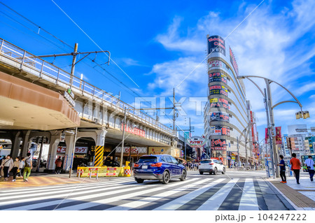 東京上野の都市風景　アメヤ横丁 104247222