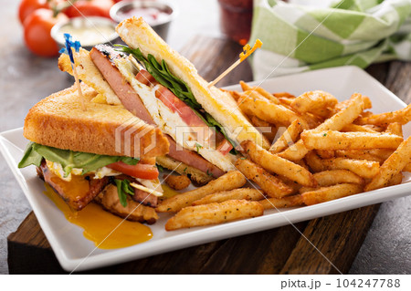 Fried egg and ham sandwich 104247788