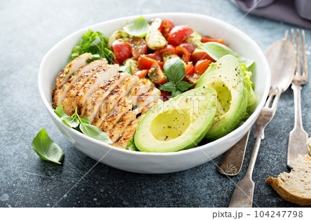 Caprese lunch bowl with grilled chicken 104247798