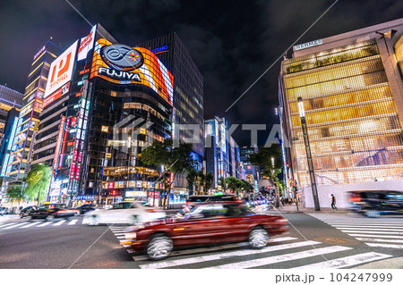 日本の東京都市景観 夏至・数寄屋橋から煌めく銀座などを望む。マ解放進む…車の流れも多い=6月21日 日本の東京都市景観 夏至・数寄屋橋から煌めく銀座などを望む。マ解放進む…車の流れも多い=6月21日 104247999