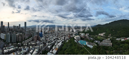高層ビル街 高層建築 高層階 104248518